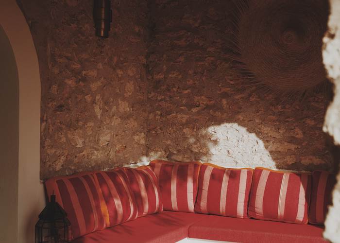 salon-exterieur-rayures-ensoleille-page