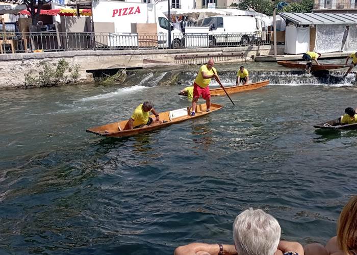 dimanche matin à l'Isle sur la sorgue fête nationale