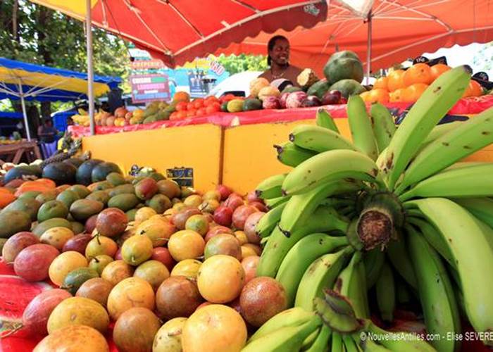 marché-sainte-anne-guadeloupe