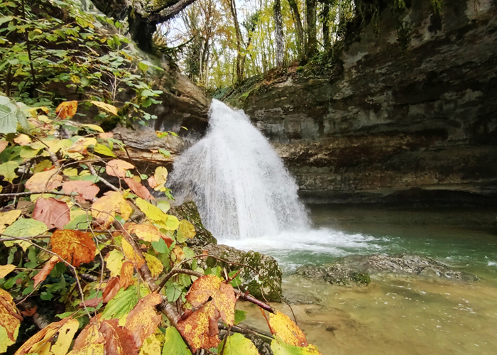 Cascade du Pain de Sucre, au coeur de la nature Bugey, un joli spot à découvrir en Auvergne-Rhône-Alpes