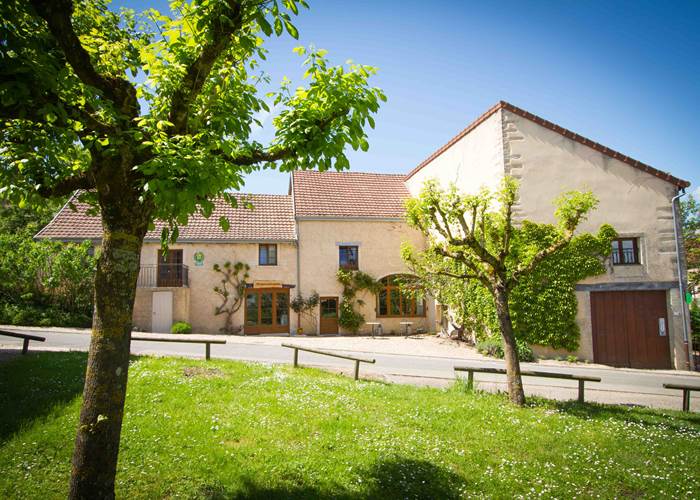 vue maison d'hôtes au printemps