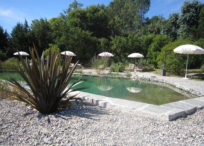 la baignade naturelle de la villa les hespérides à grimaud