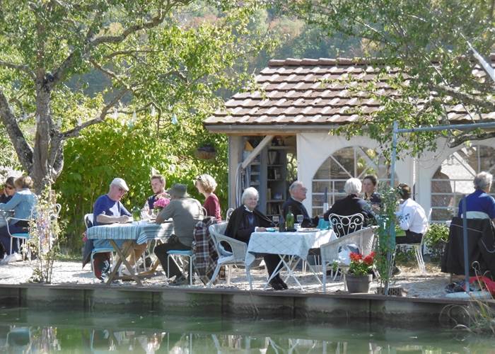 Table d'hôte à quai
