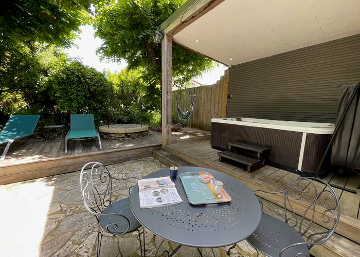 jacuzzi-maisontournesol-ideesejour-sarlat