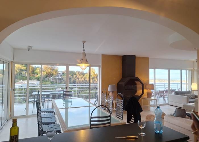 Cuisine américaine vue sur la salle à manger