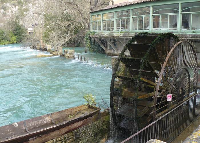 Roue_à_aube_Fontaine_de_Vaucluse