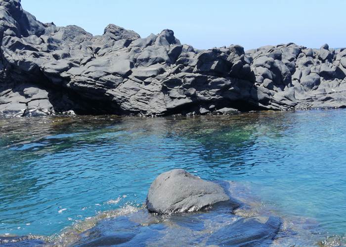le-bassin-bleu-a-etang-sale-les-bains-proche-de cazadodo-la-reunion.jpg