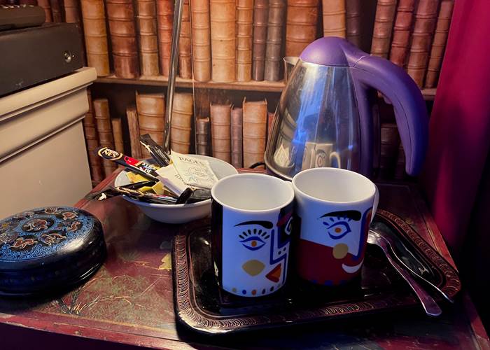 plateau d'accueil chambre rouge