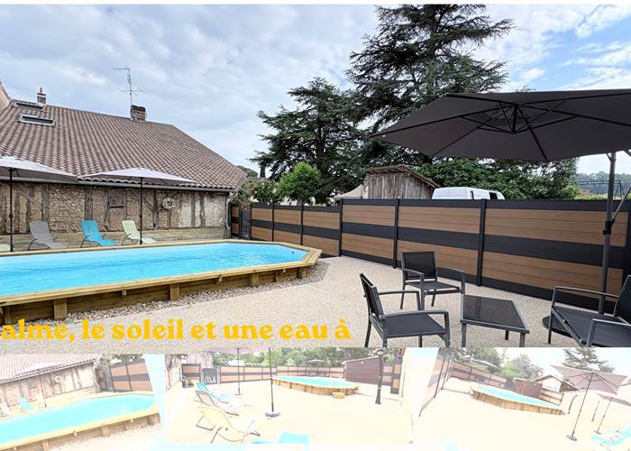 Piscine - transats - salon jardin - parasol