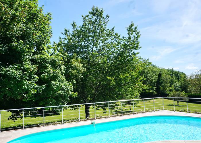Piscine pool Feuillantines chambres d'hôtes dordogne périgord