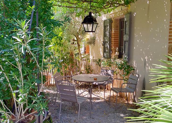 Jardin privatif sans vis à vis avec BBQ Weber