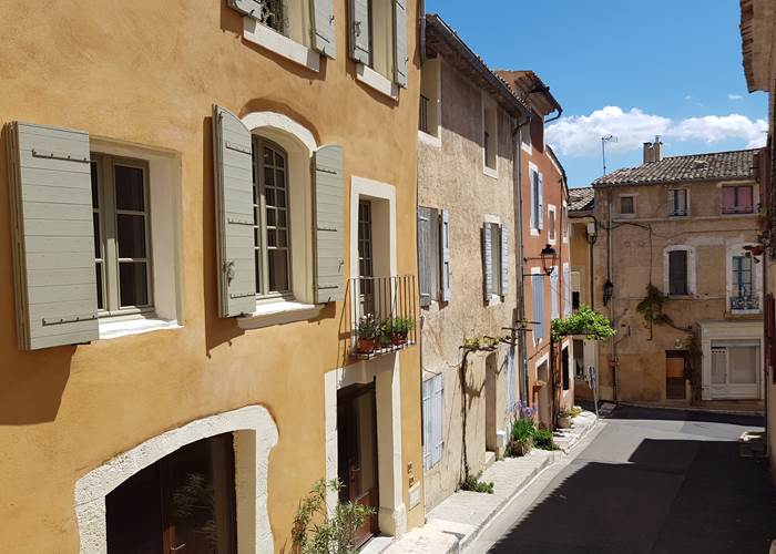 Ruelle colorée de Saint Saturnin les Apt
