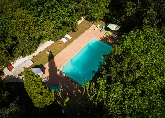 © Asphéries mas des sages uzes gite piscine jardin