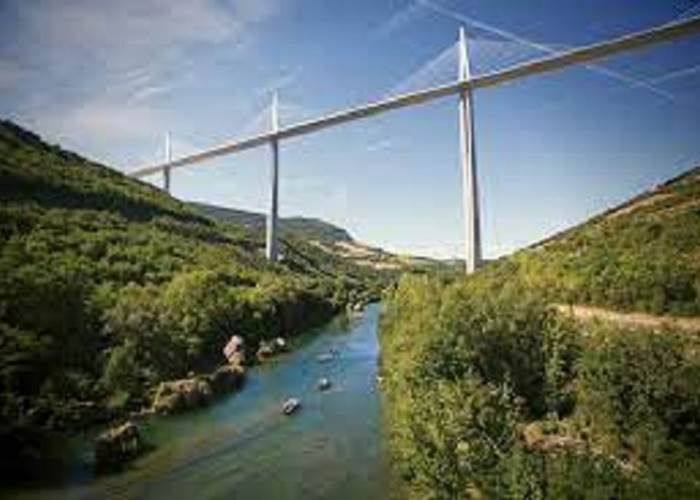 Viaduc de Millau - Proximité de La Villa des Raspes