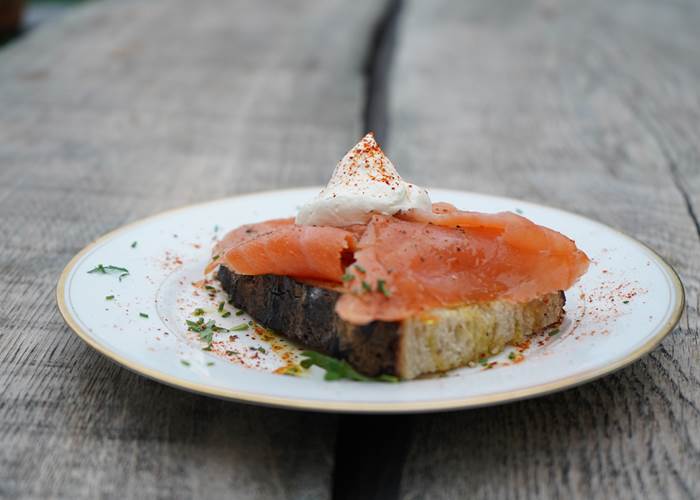 Guinguette, Plats à partager, Jazz, Concert, Produits locaux et frais, Vins Biodynamie, Nature, Vue sur Dordogne