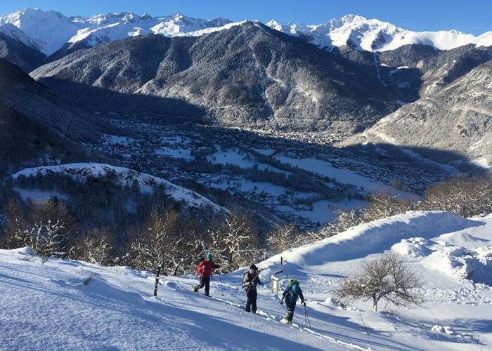 Balade vers les balcons de la Pique en neige poudreuse