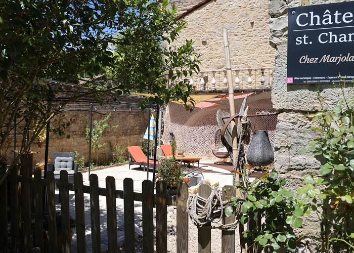 Château de Saint-Chamarand dans le Lot, ecterieur, jardin chill
