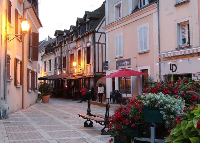 Quartier de la Pêcherie (3 minutes à pied)