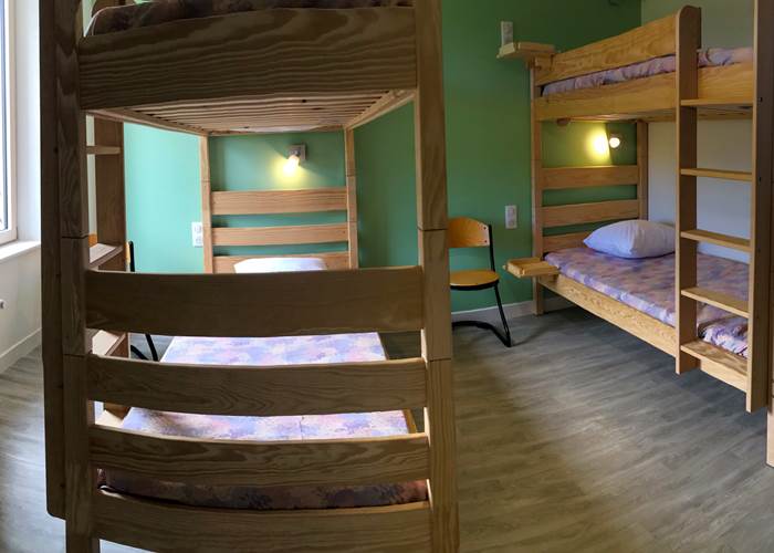 1 lit dans une chambre du gîte d'étape