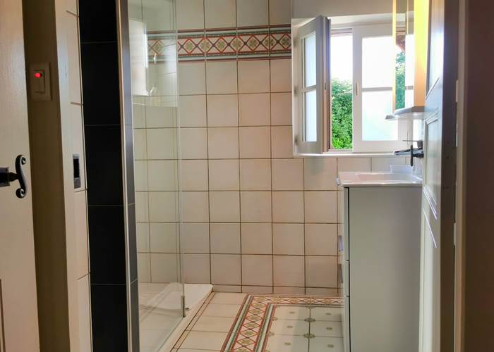 suite-familiale-salle-d-eau-douche-rdc