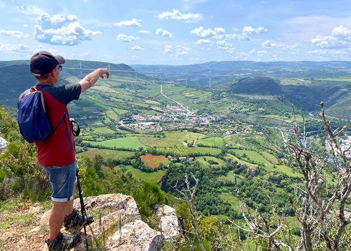 Randonnée vue sur le viaduc de Millau
