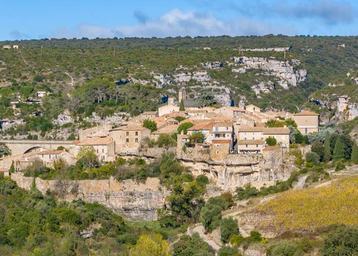 Village de Minerve sur son éperon rocheux