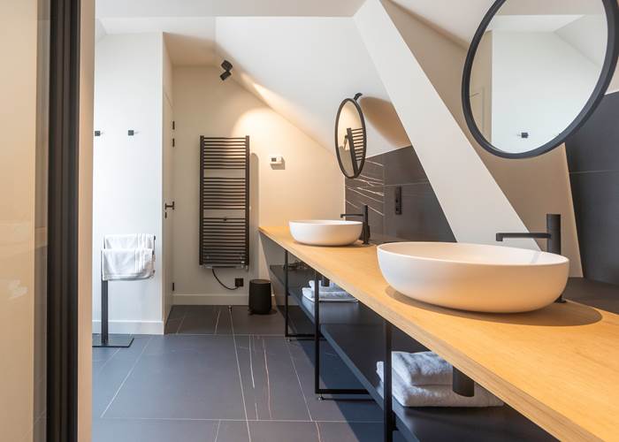 Bathroom 10