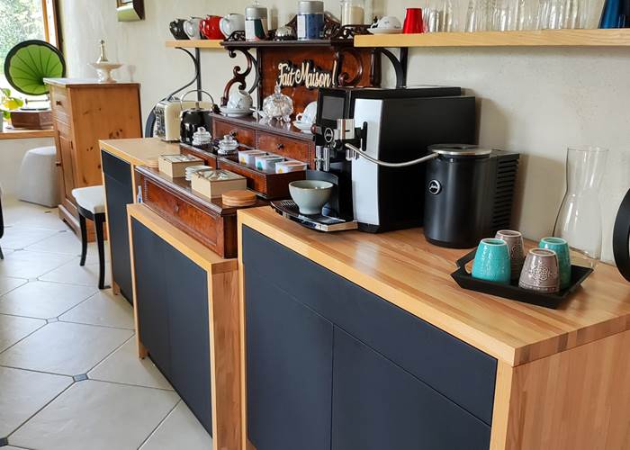Découvrir le café lounge, mis à votre disposition avec ses boissons chaudes variées