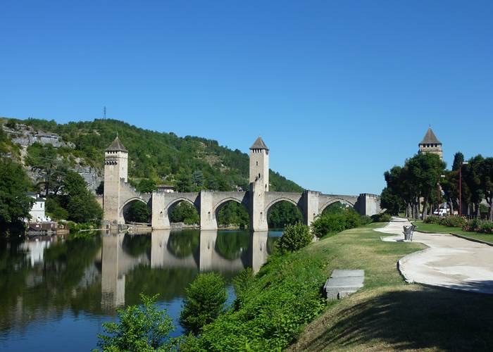 Le Pont Valentré à Cahors - © Lot Tourisme - E