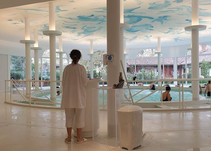 Centre de soins Eugénie les Bains, Piscine et couloir de marche