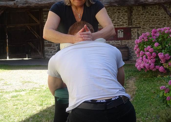 Massage assis, en été, chez d'Jill à Nolay, à Nolay