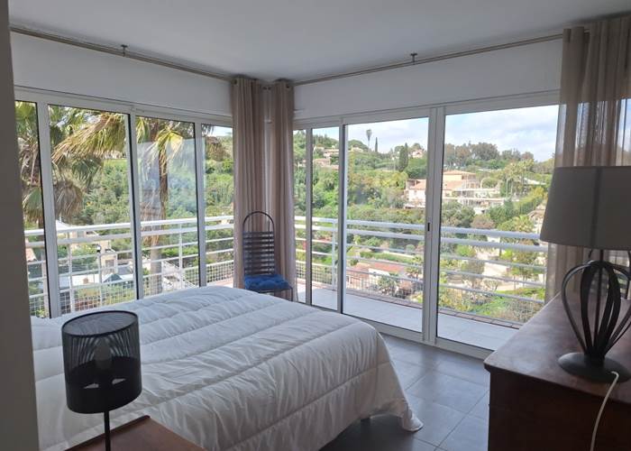 Chambre double vue jardin villa colline