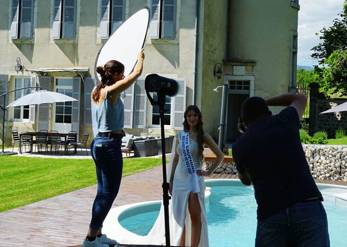 Shooting photo au soleil devant le Manoir du Colombier