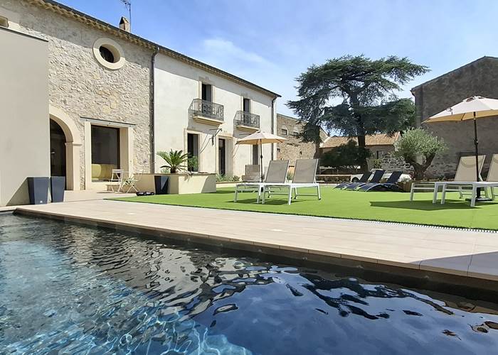 Piscine et espace extérieur des Gîtes de Monte Blanco à Montblanc proche Cap d’Agde