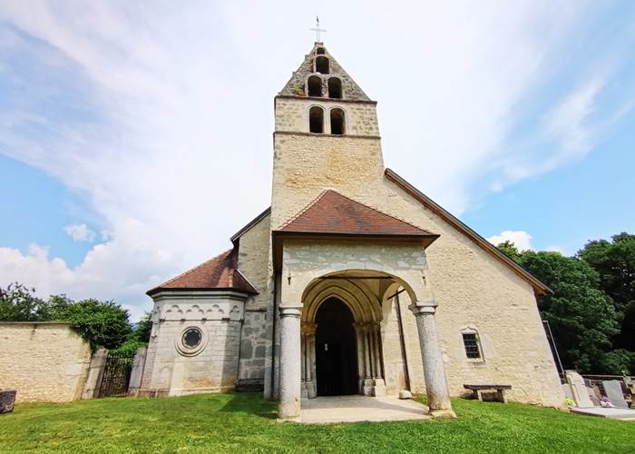 À 5 min du Manoir du Colombier , l' Église de Vieu est l'une des plus anciennes du Bugey . Construite sur un ancien temple romain, elle offre une visite culturelle fascinante.