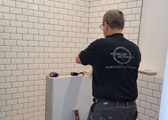 Rénovation d’une salle de bain avec carrelage métro aux Gîtes de Monte Blanco à Montblanc près de Béziers-news