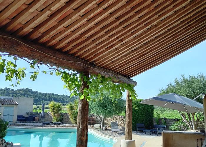 Cadre enchanteur pour les petits déjeuners et table d'hôtes