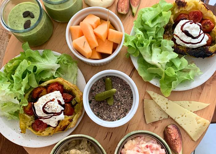 Nos planches, tatin de tomates cerises, pesto roquette et burrata