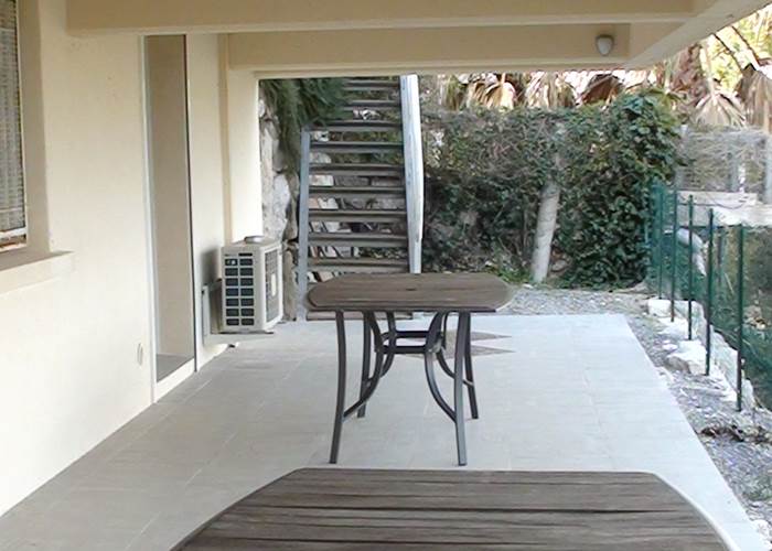 terrasse des chambres niveau jardin vue mer