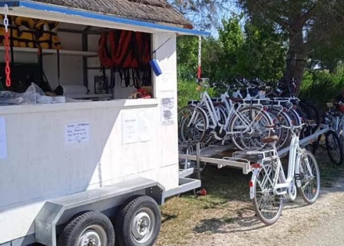 location vélos et vélos électrique sur le port