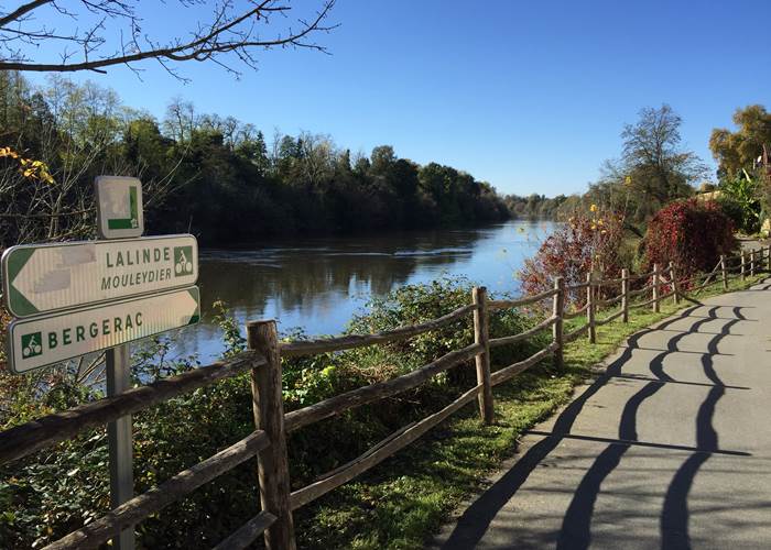 Vélo route en bord de Dordogne