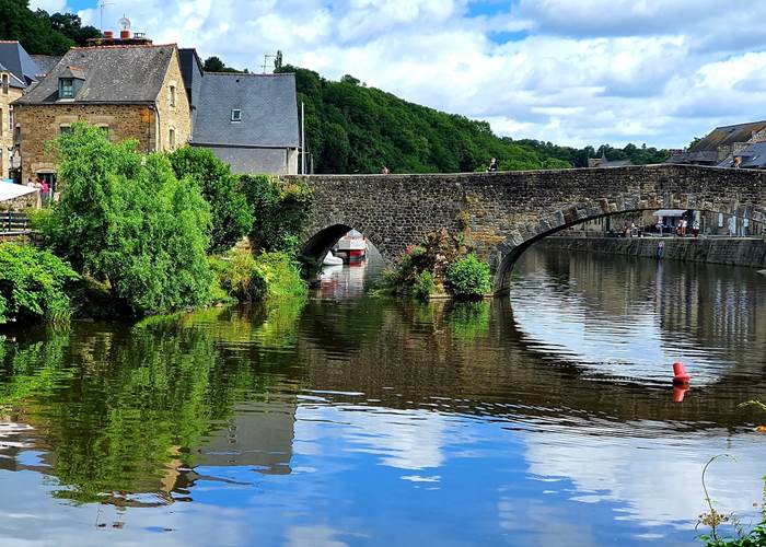 Le pont en pierres du port de DINAN