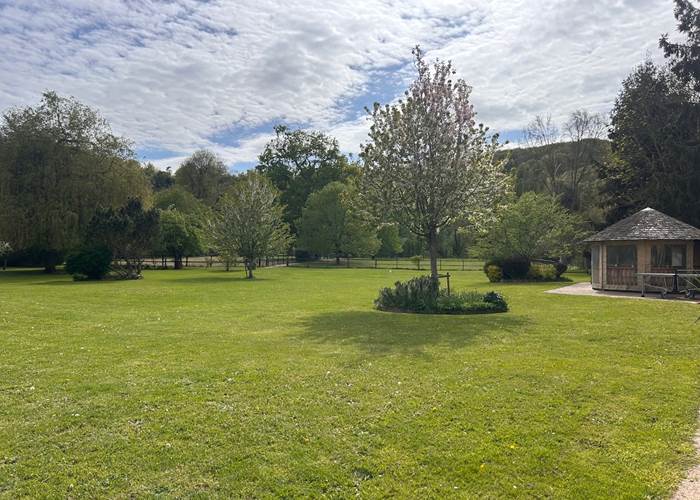 Le parc, la gloriette espace de convivialité
