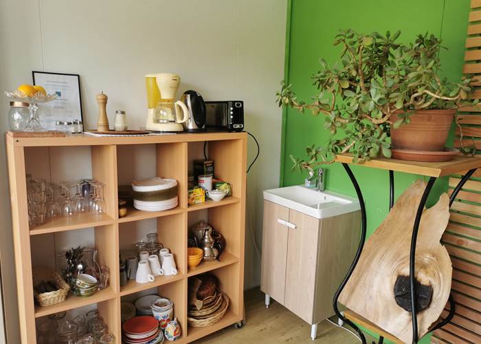 Salle modulable, lavabo, coin boissons chaudes