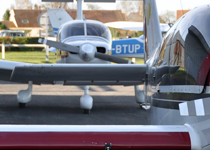 Avion à l'aérodrome du Gatinais!