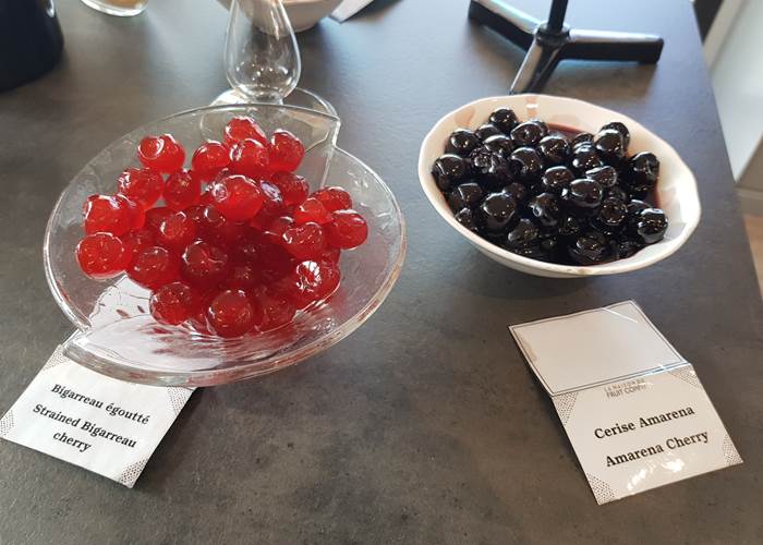 Les cerises confites du Luberon : un pur délice à déguster à la maison des fruits confits d'Apt