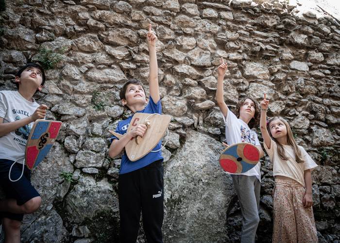 Visite d'enfants au château de Lourdes