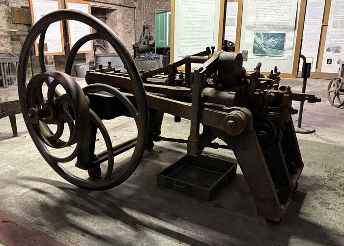 Machine à clous de C. Levy, classée Monument historique