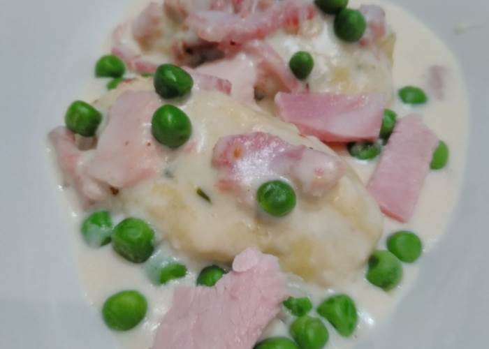 quenelles à la crème, petits pois jambon