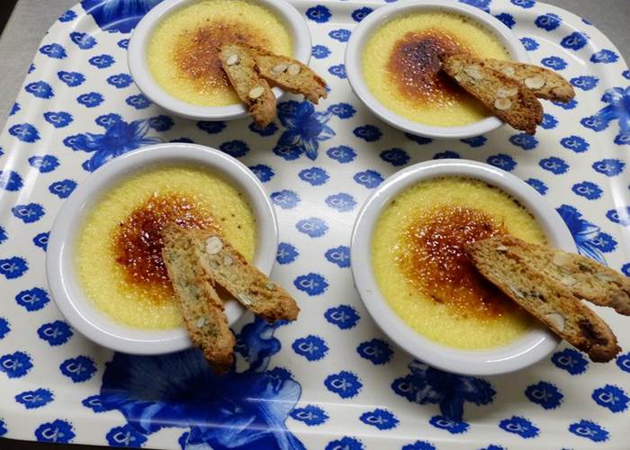 Auberge de 30 pas crème brûlée et croquets maison